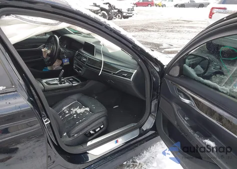 2021 BMW 750I xDrive z USA, uszkodzony, nr VIN WBA7U2C04MCF88659